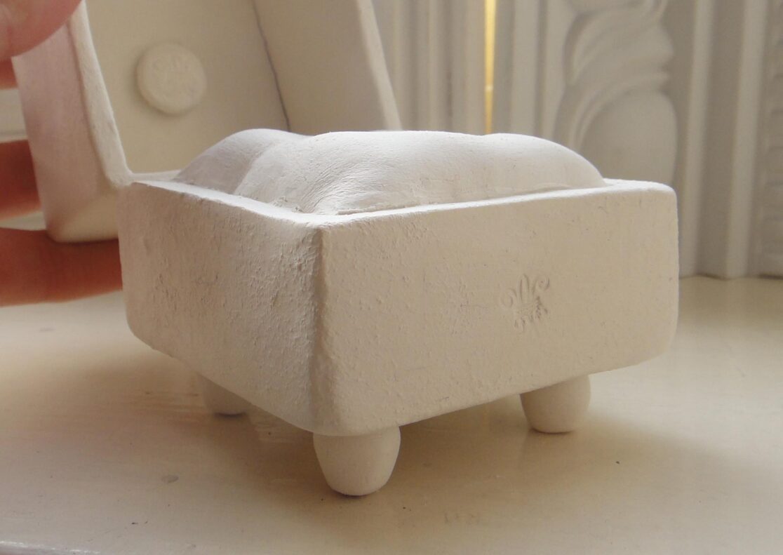 Porcelain jewellery box for the Victoria Revealed exhibition at Kensington Palace