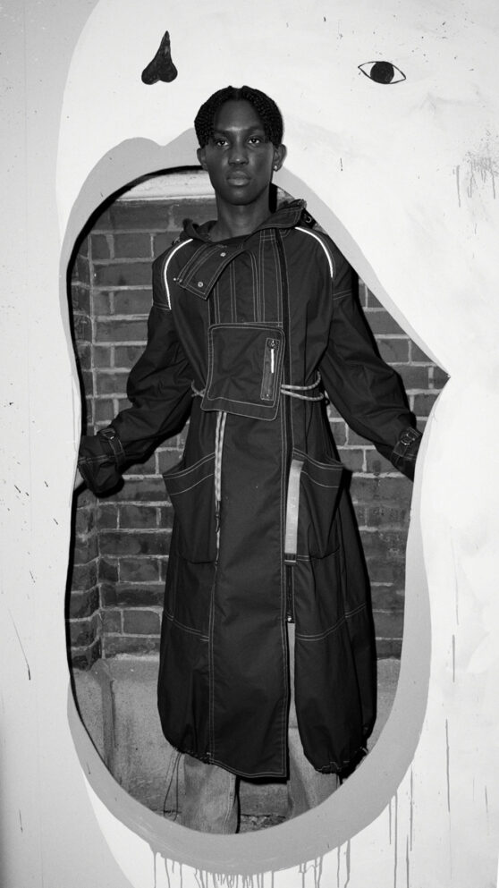 Mascarada, big scale painting, Giant Mouth detail with model, Caleb, 4 x 21 m, Vyner Street